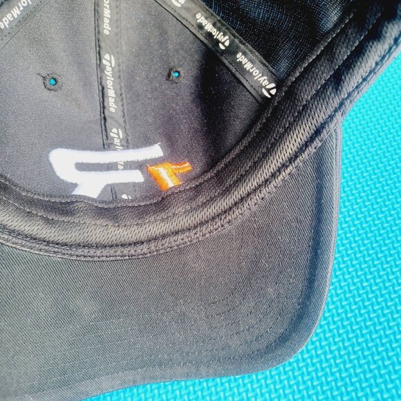 TaylorMade Hat Mens‎ Adjustable Black Strapback Cap Golf R1 Driver Embroidered - Picture 7 of 7